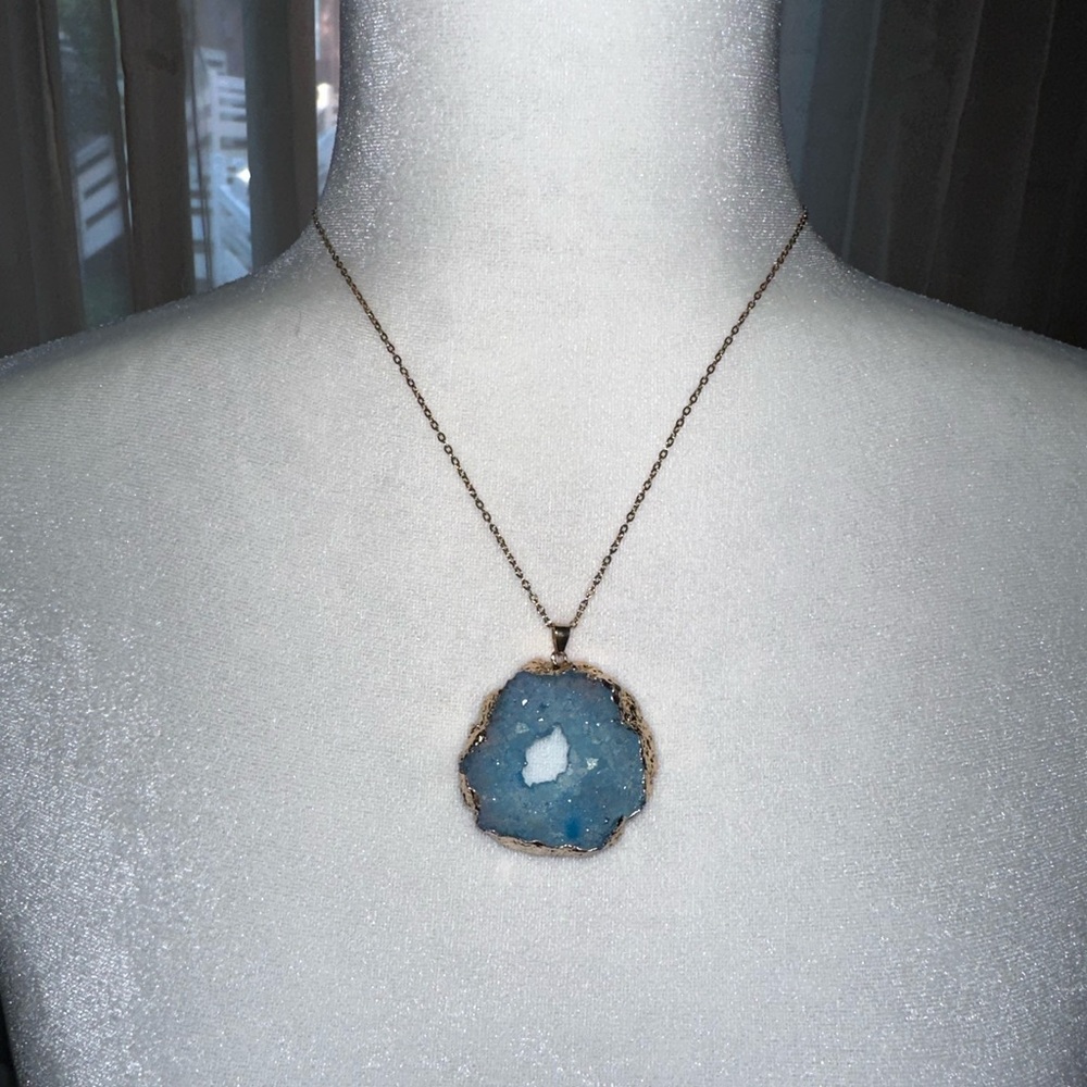 Blue Amethyst Crystal Quartz Druzy Pendant Gold Tone plated Necklace - Picture 10 of 10